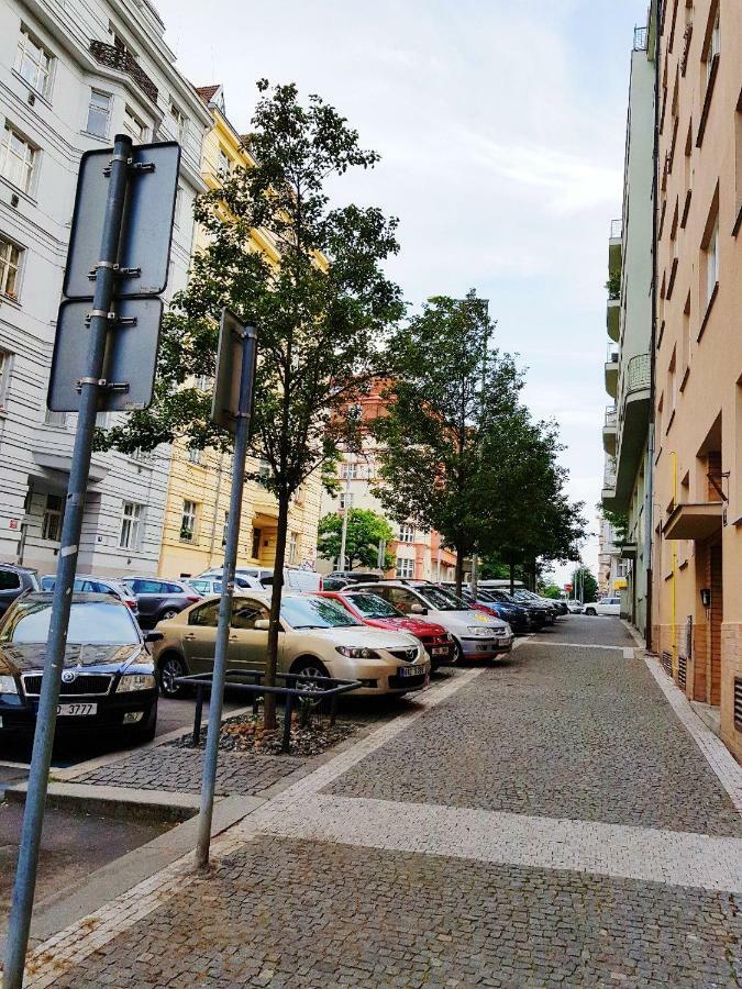 Yellow Apartment Few Steps From Metro Praga Exterior foto